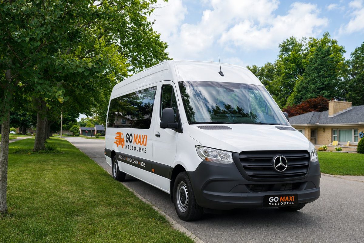 Maxi cab service in Fraser Rise, Melbourne